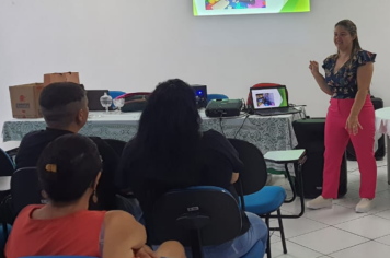 Merendeiras das escolas municipais participam de capacitação 