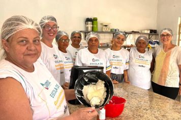 Fundo Social realiza curso de confeitaria para fomentar geração de renda