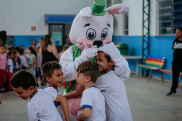 2.200 ovos de Páscoa são entregues para alunos, professores e funcionários 