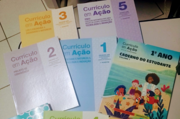 Secretaria de Educação recebe material didático do Programa Currículo em Ação 