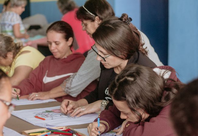 Oficina de Artesanato com técnicas de giz de cera 