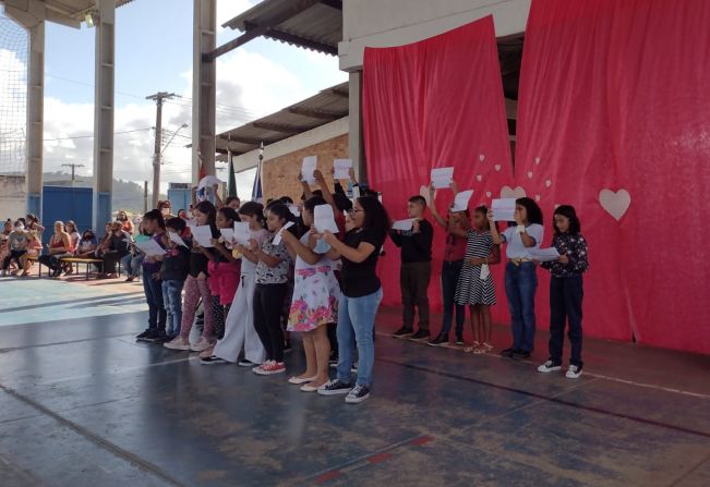 Muitas emoções com as apresentações em homenagem ao Dia das Mães 