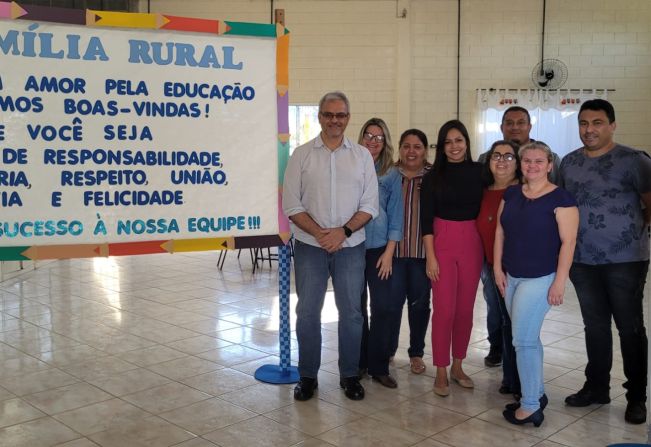 Reunião sobre melhorias nas escolas rurais é realizada com equipe de educação 