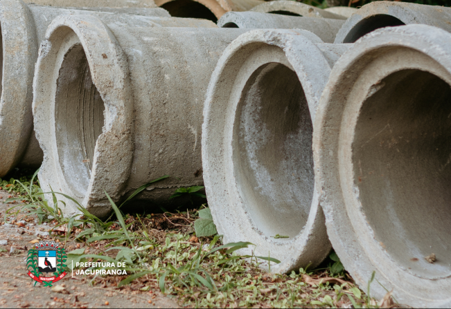 Construção de Rede de Drenagem Pluvial na Avenida Tacredo Carravieri