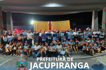 Noite Encantada ilumina a Praça da Vila Elia em Jacupiranga.