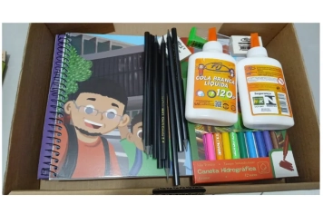 VOLTA ÀS AULAS COM ENTREGA DE KIT ESCOLAR 